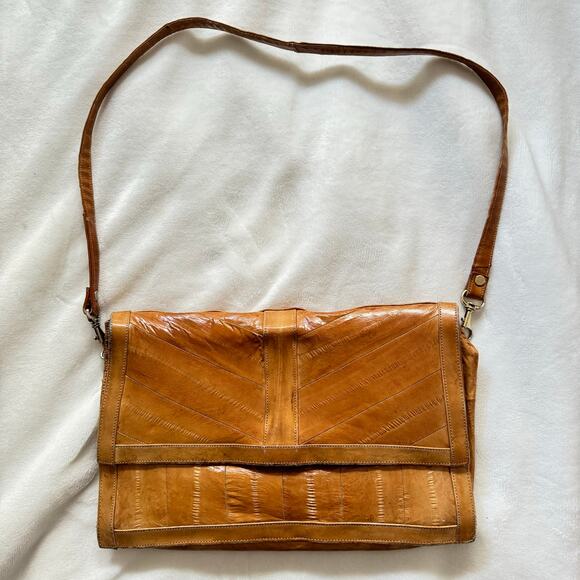 Vintage 1970s Eel Skin Satchel Crossbody Pocketed Caramel Colored Boho Purse - Picture 2 of 13